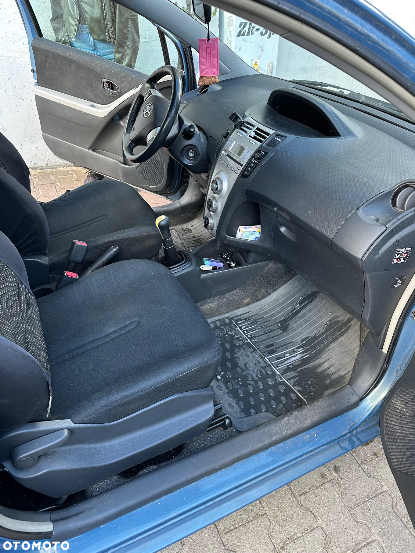 Toyota Yaris 1.3 - 6