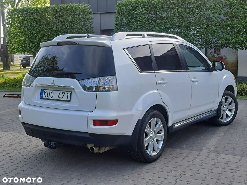 Mitsubishi Outlander - 11