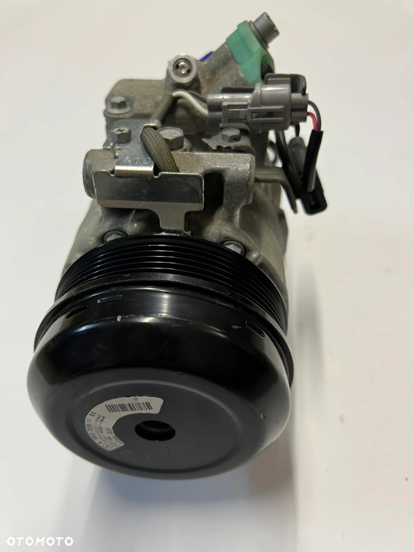Mercedes C,E klasa kompresor klimatyzacji A0032302711 A0032308511