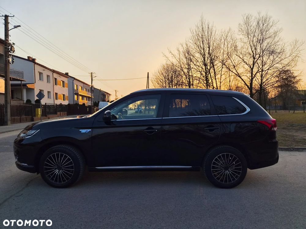 Mitsubishi Outlander - 12