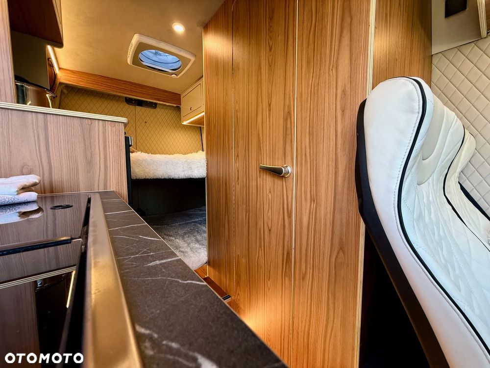 Mercedes-Benz Sprinter - 12