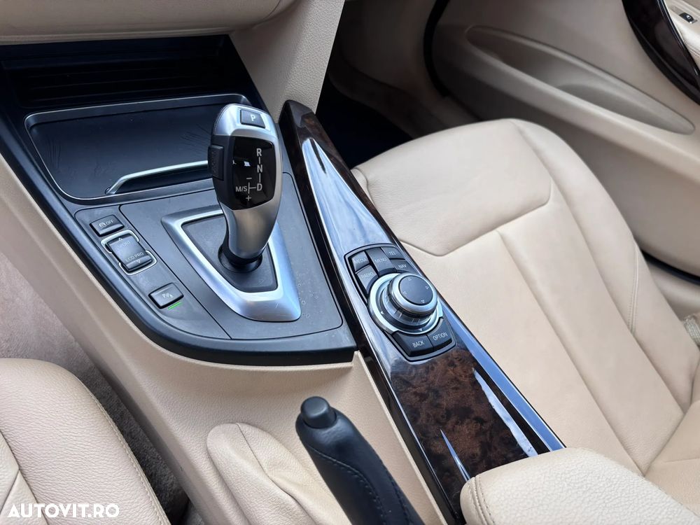 BMW Seria 3 320i Aut. - 24