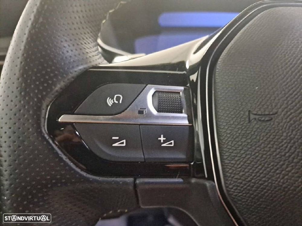 Peugeot 2008 1.2 PureTech GT EAT8 - 16