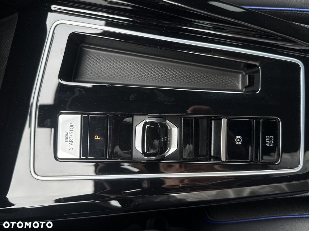 Volkswagen Golf - 22