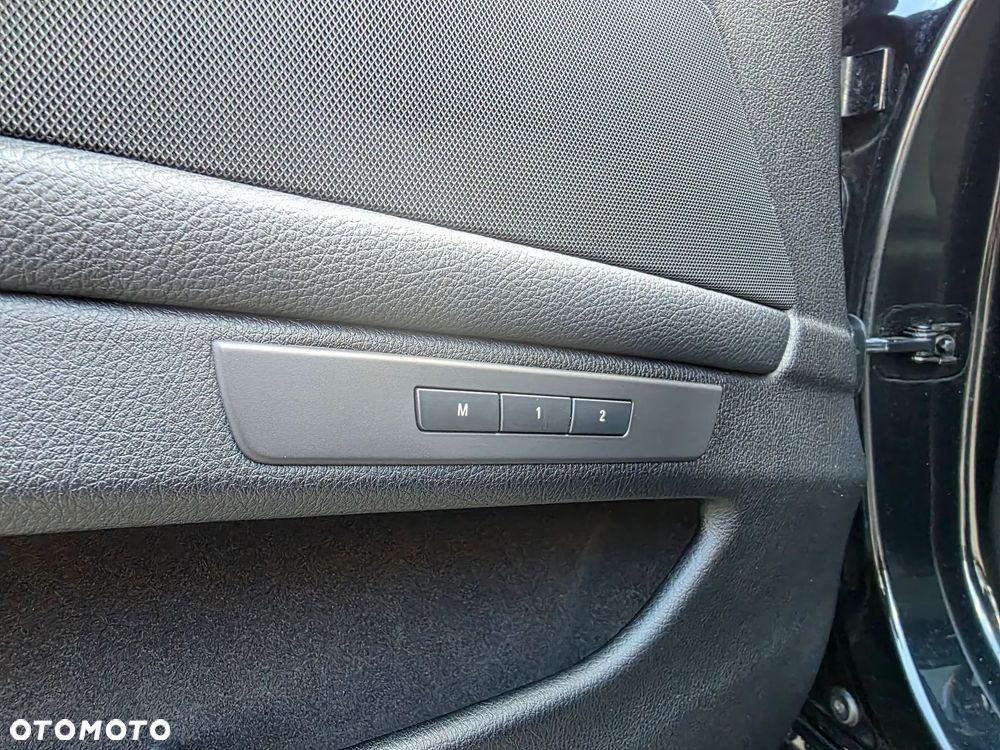 BMW Seria 5 528i xDrive Sport-Aut - 14