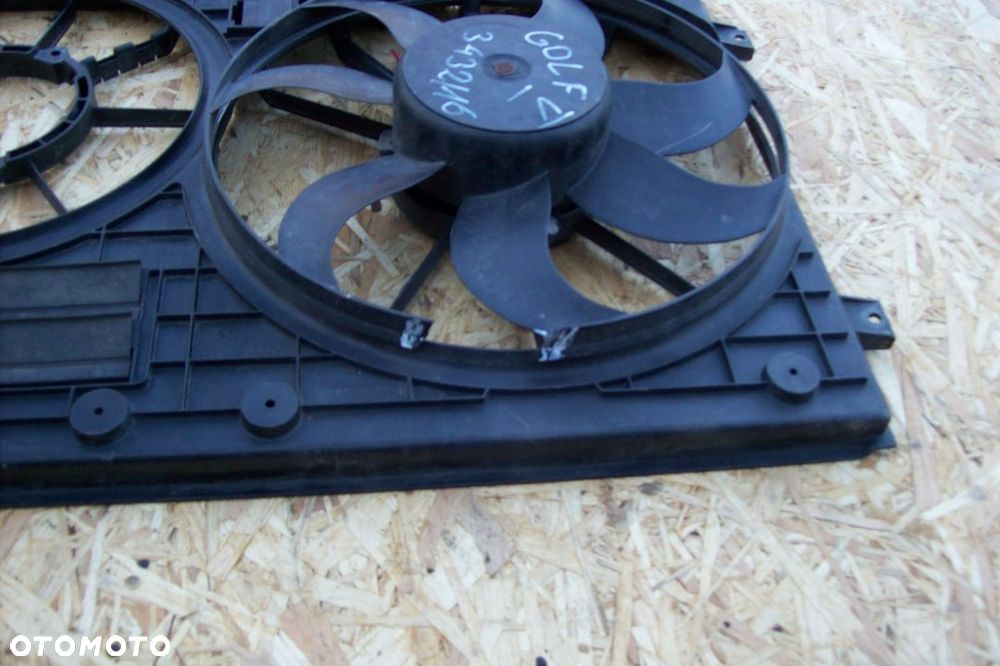 OBUDOWA WENTYLATORA Z WENTYLATOREM  VW GOLF 5 - 2