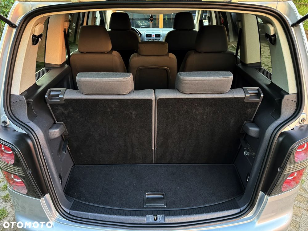 Volkswagen Touran 1.9 TDI Highline - 27