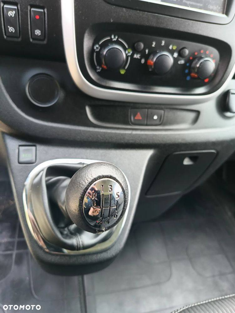 Renault Trafic L2H1 1.6 diesel 140kM 2014rok WEBASTO, CZUJNIKI PARKOWANIA, HAK, BAGAŻNIK DACHOWY, drzwi przesuwne z obu stron, stan BDB, BEZWPADKOWY! - 32