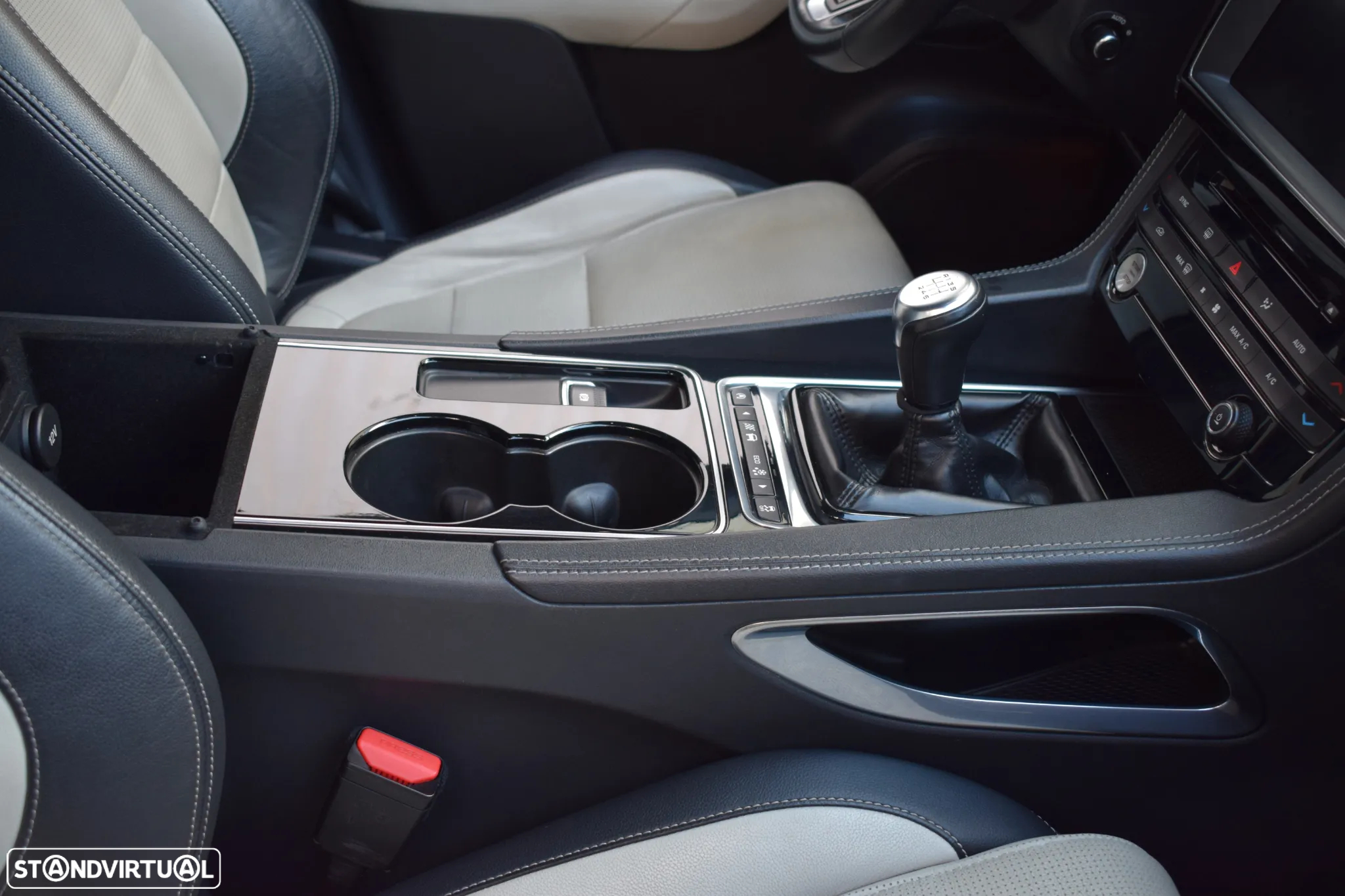 Jaguar F-Pace 2.0 i4D R-Sport AWD - 59