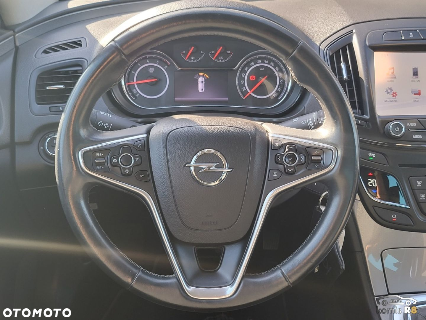 Opel Insignia - 25