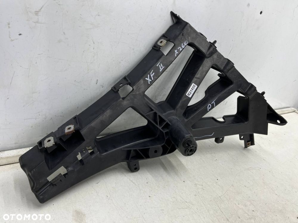 Ślizg Jaguar XF II X260 15-24r. prawe tylne mocowanie wspornik uchwyt zderzaka prawy tył - 2