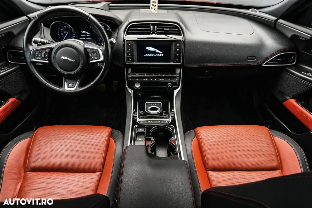 Jaguar XE 2.0 R-Sport - 7