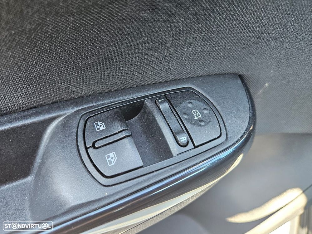 Opel Corsa 1.3 CDTi Dynamic - 32