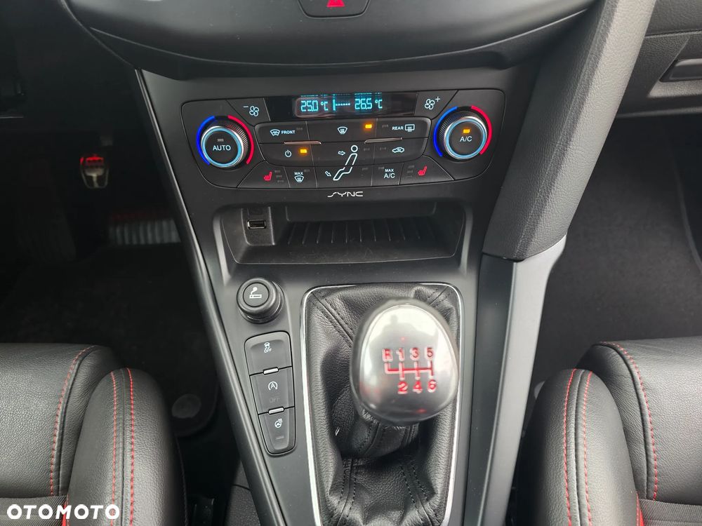 Ford Focus 2.0 EcoBoost ST mit Leder-Sport-Paket - 23