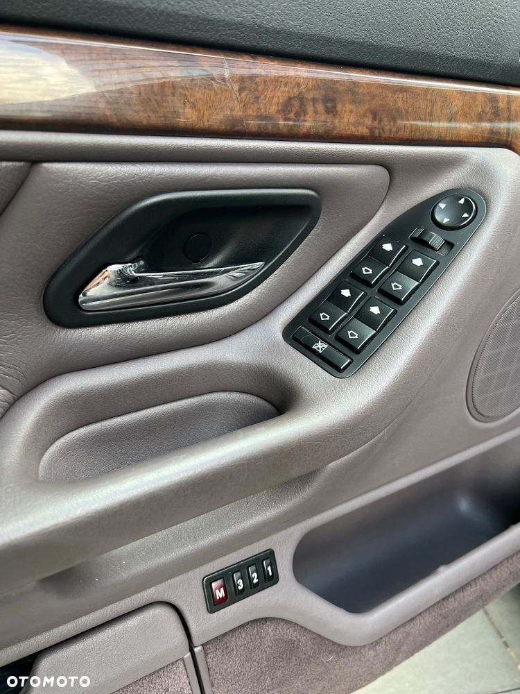 BMW Seria 7 735i - 12