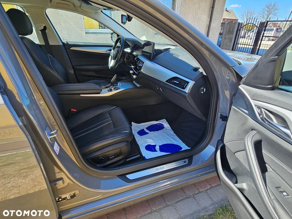 BMW Seria 5 520d Sport - 13