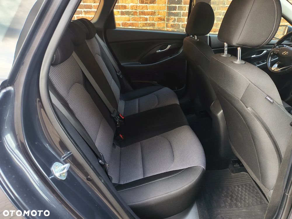 Hyundai i30 1.6 D Classic + DCT - 11