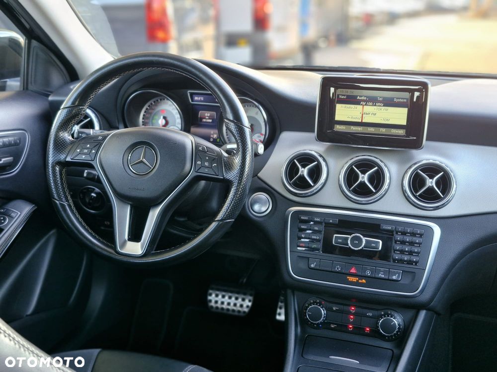 2014 Mercedes-Benz GLA 250 7G-DCT, photograph 11