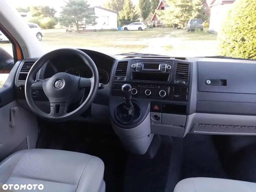 Volkswagen Caravelle - 18