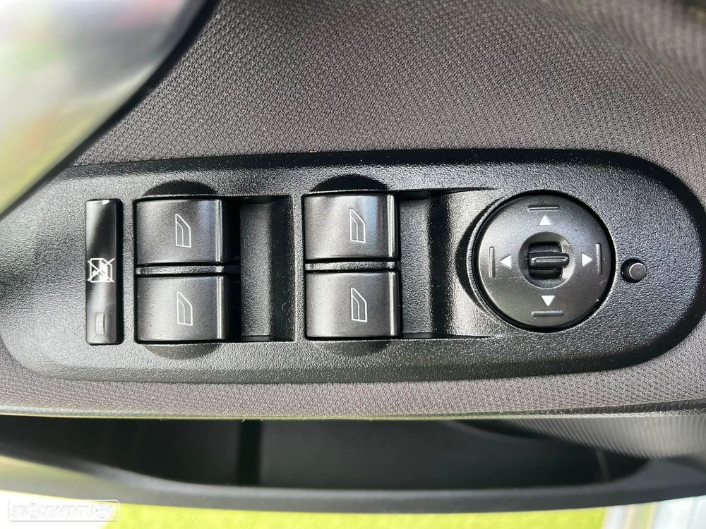 Ford S-Max 1.8 TDCi Titanium 7L - 17