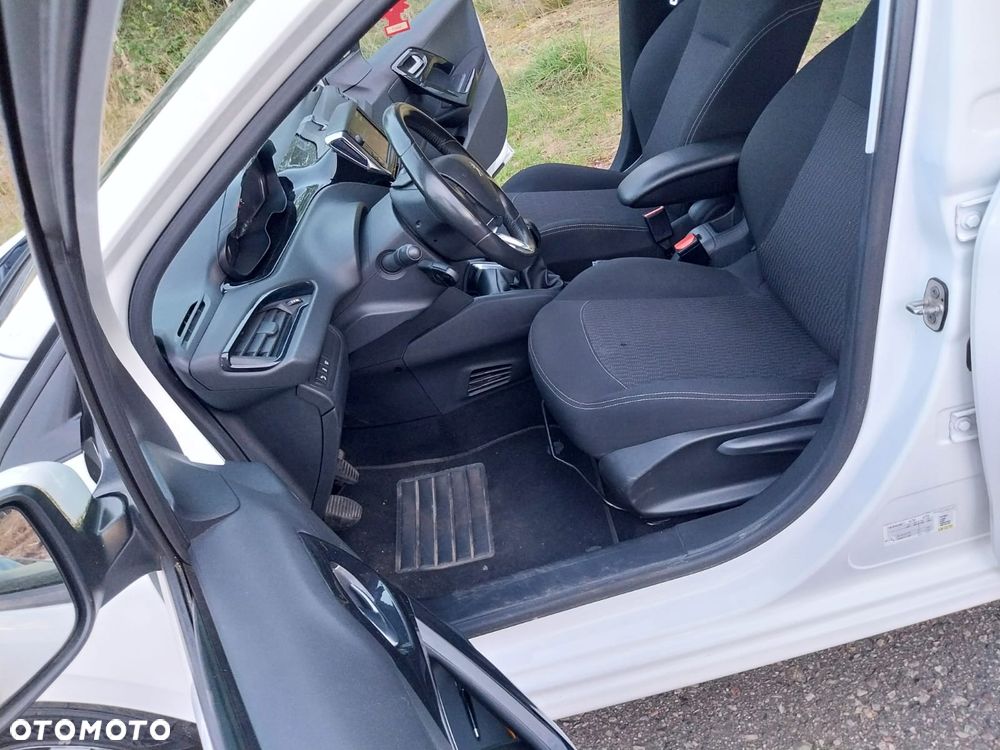 Peugeot 208 - 6