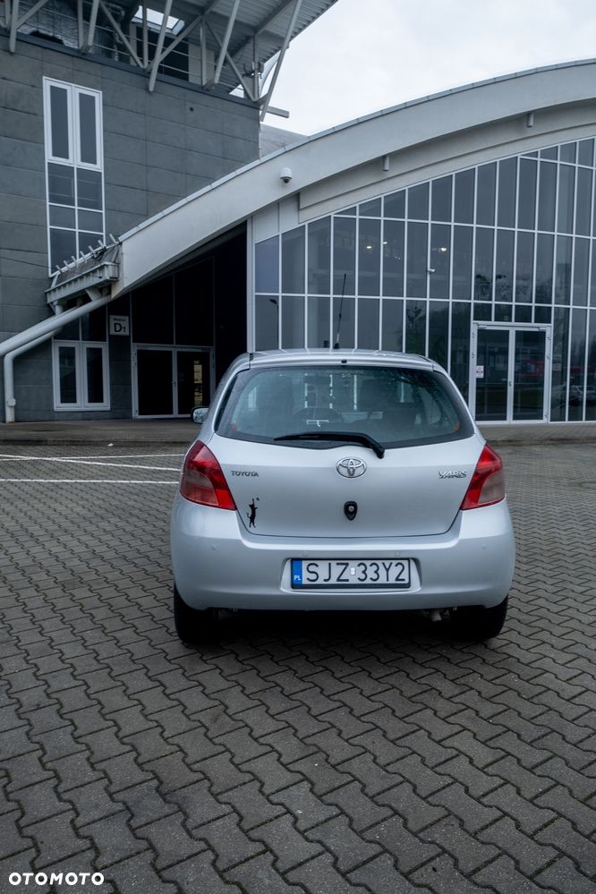 Toyota Yaris - 4