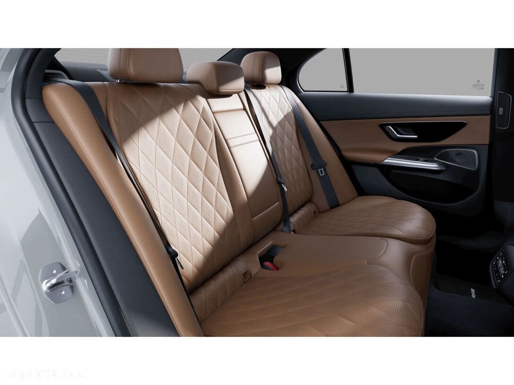 Mercedes-Benz Klasa E 200 mHEV 4-Matic AMG 9G-Tronic - 10