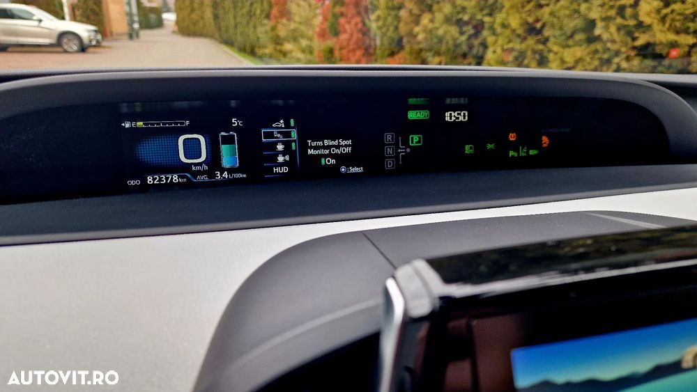 Toyota Prius Hybrid Executive - 9