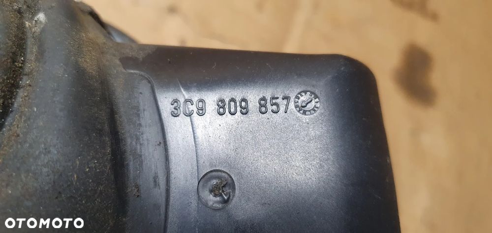 Klapka wlewu paliwa VW Passat B6 L041 3C9809857 - 8