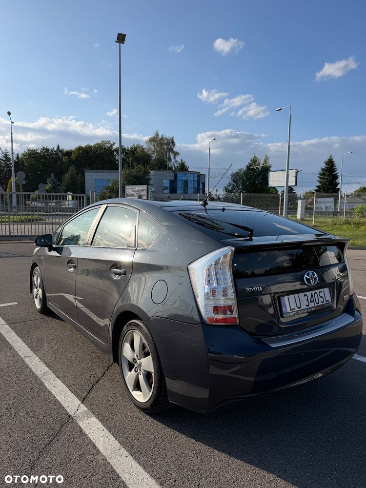 Toyota Prius 1.8 HSD Prestige - 4