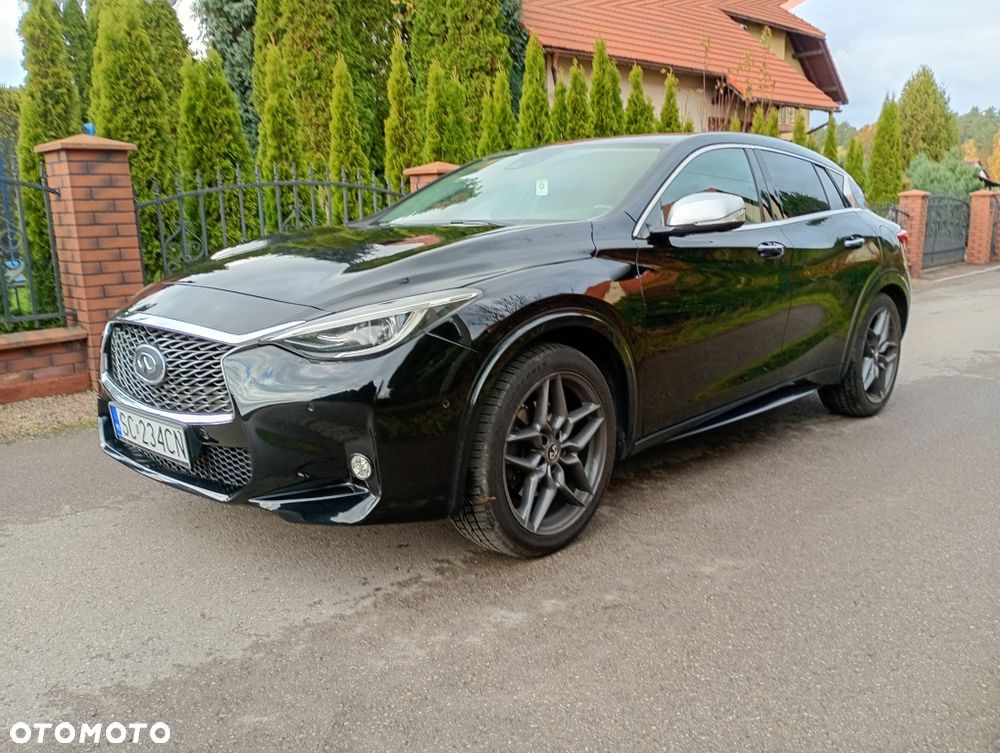 Infiniti Q30 - 1