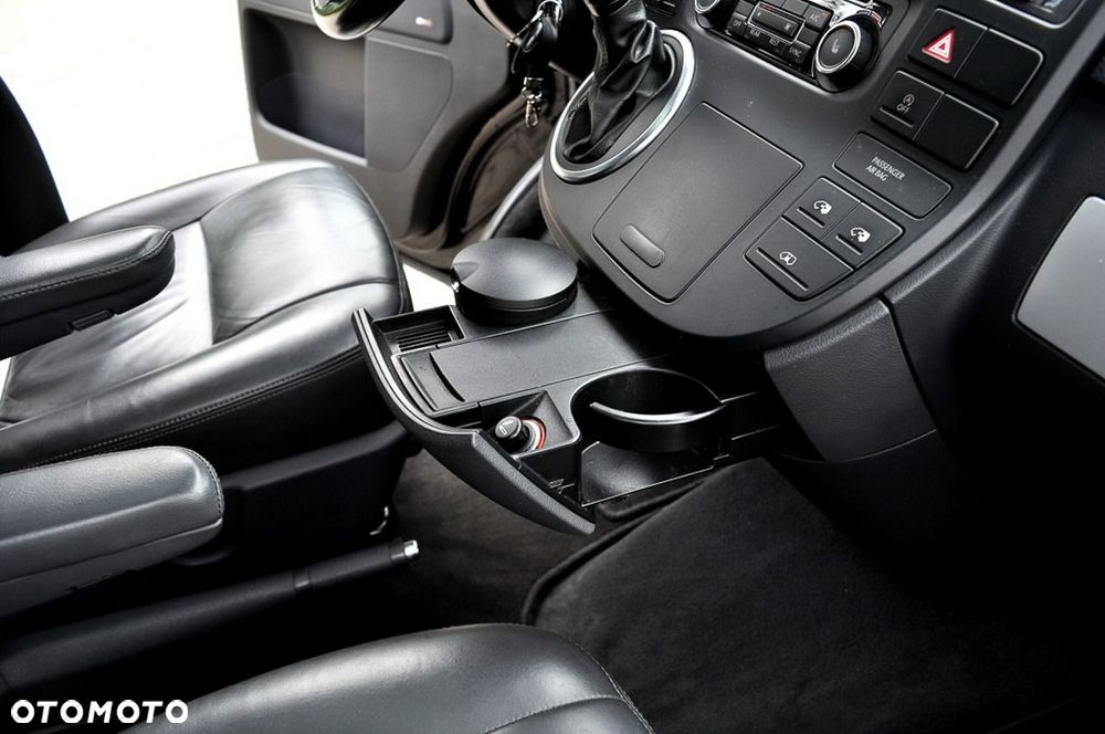 Volkswagen Multivan - 24