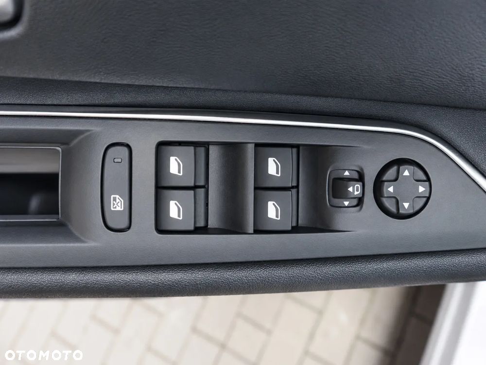 Peugeot 3008 1.2 PureTech Allure Pack S&S EAT8 - 25