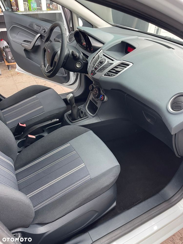 Ford Fiesta 1.25 Champions Edition - 32