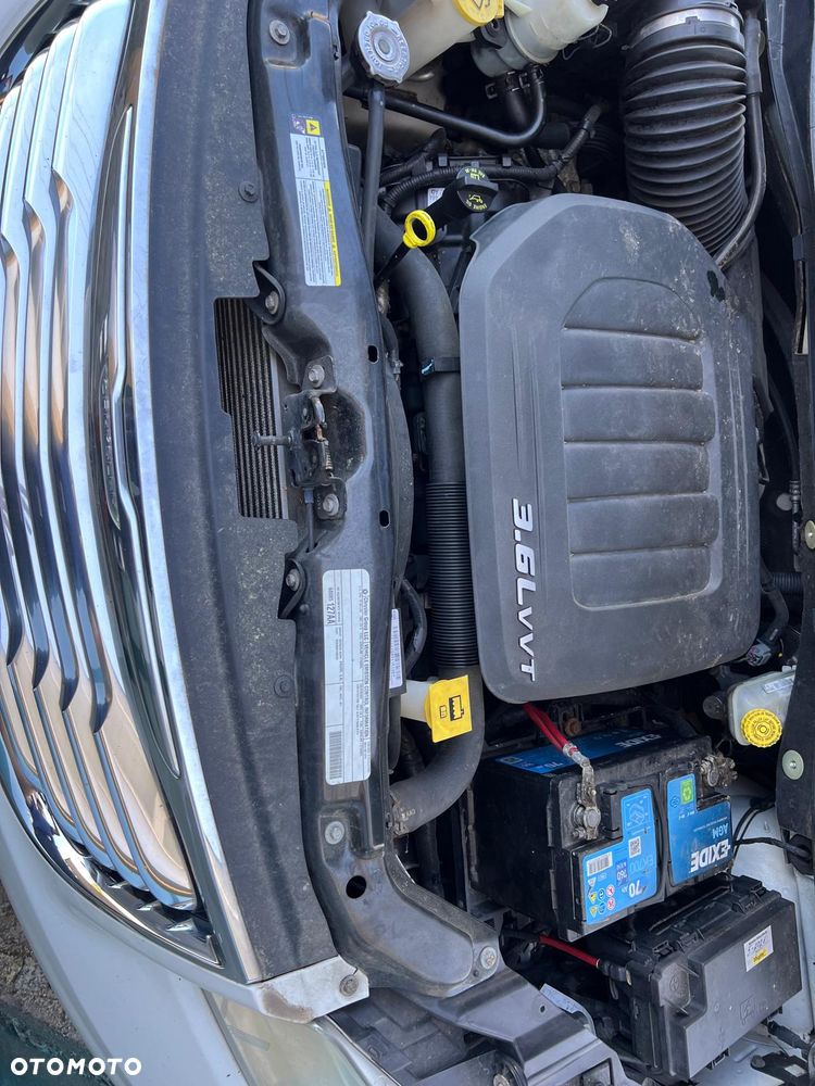 Chrysler Town & Country - 21