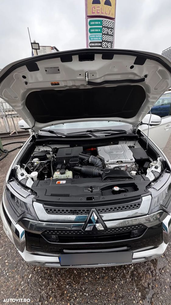 Mitsubishi Outlander PHEV 2.4 L 4X4 Instyle - 9