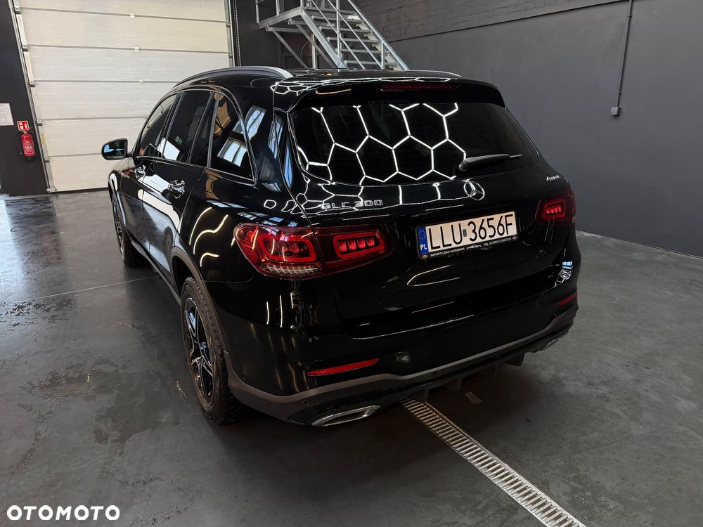 Mercedes-Benz GLC 300 4Matic 9G-TRONIC AMG Line - 7