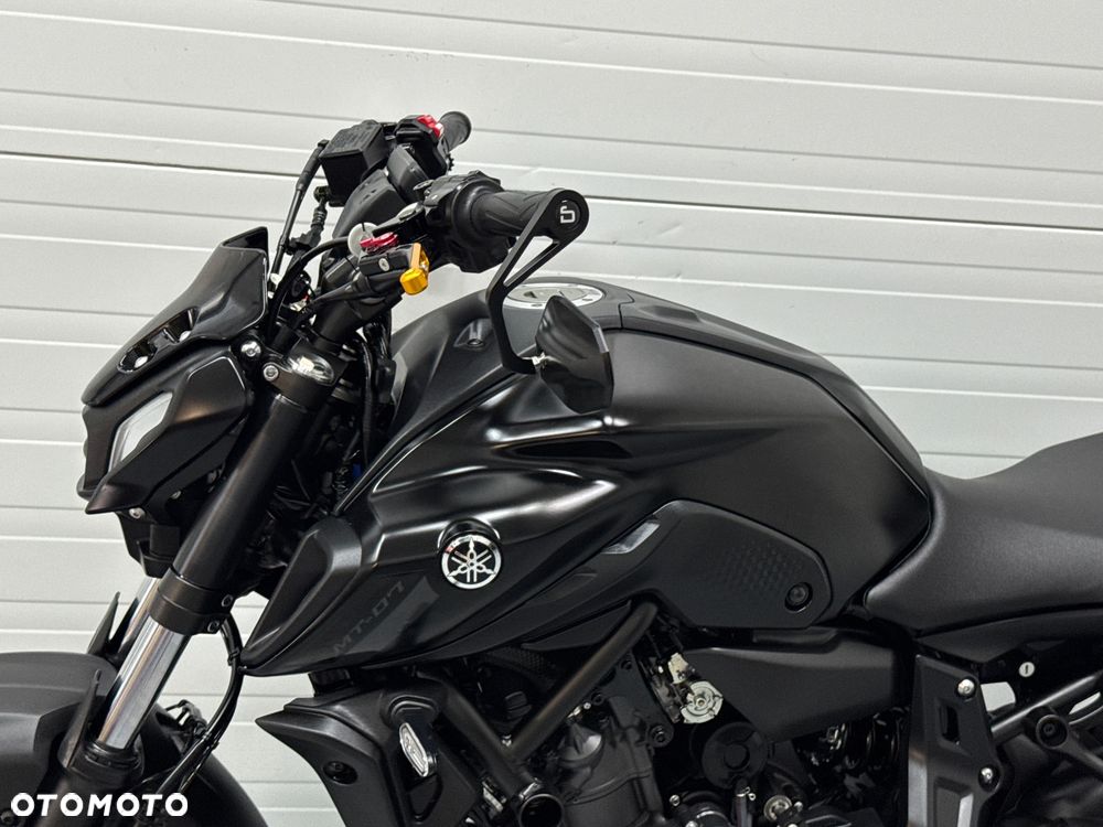 Yamaha MT - 27