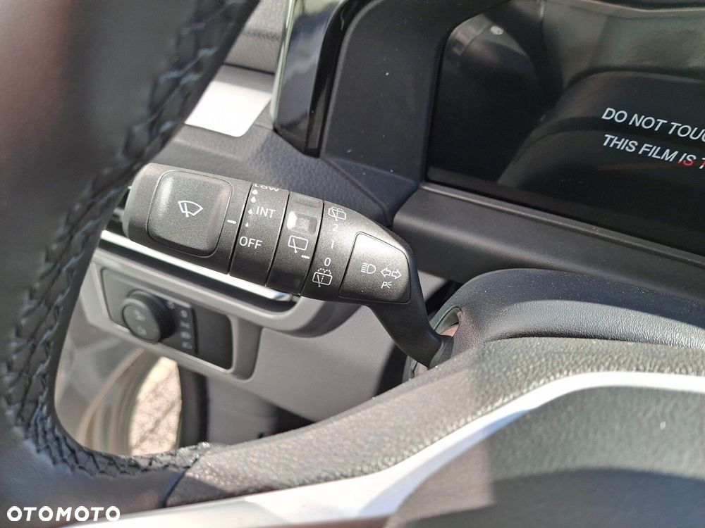 Volkswagen Caravelle - 10