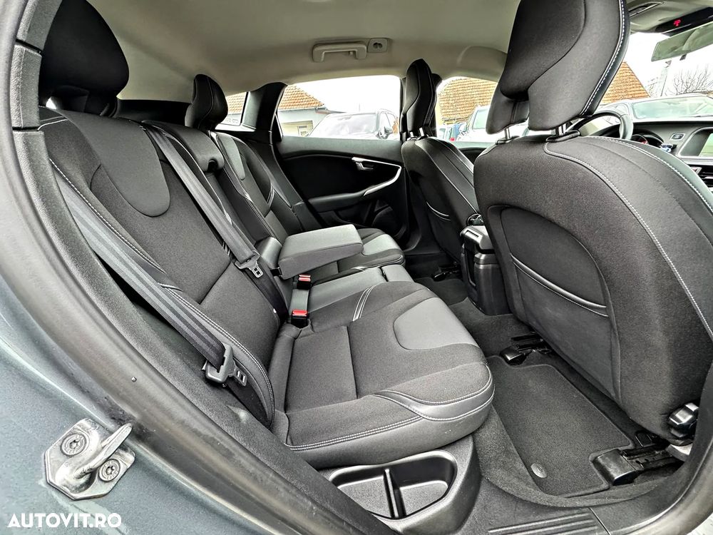Volvo V40 D2 Aut. Momentum - 8