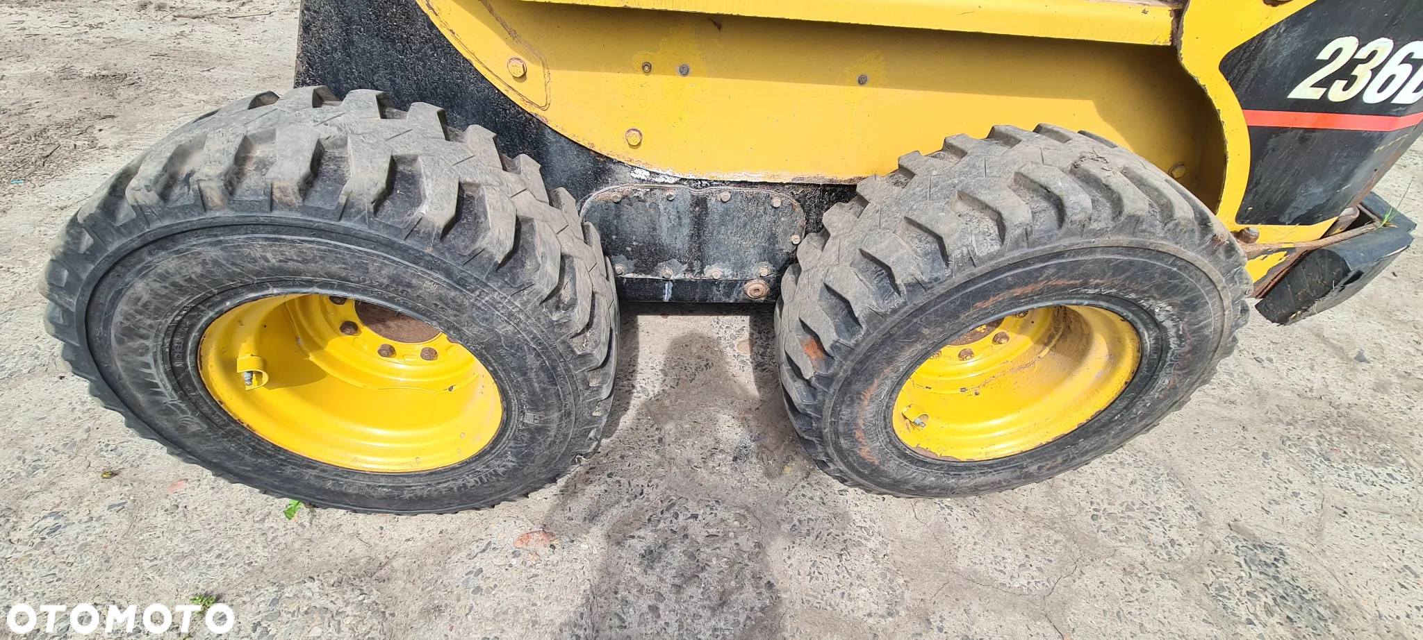Caterpillar CAT 236B - 12
