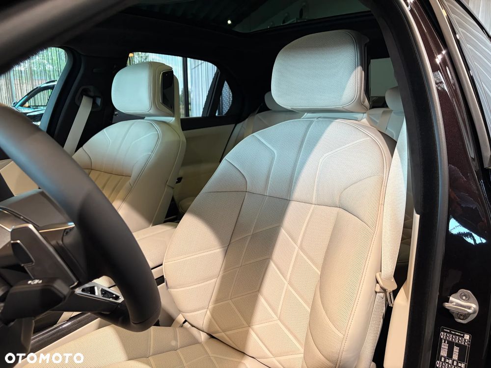BMW Seria 7 740d xDrive mHEV Nero Lusso Edition sport - 26