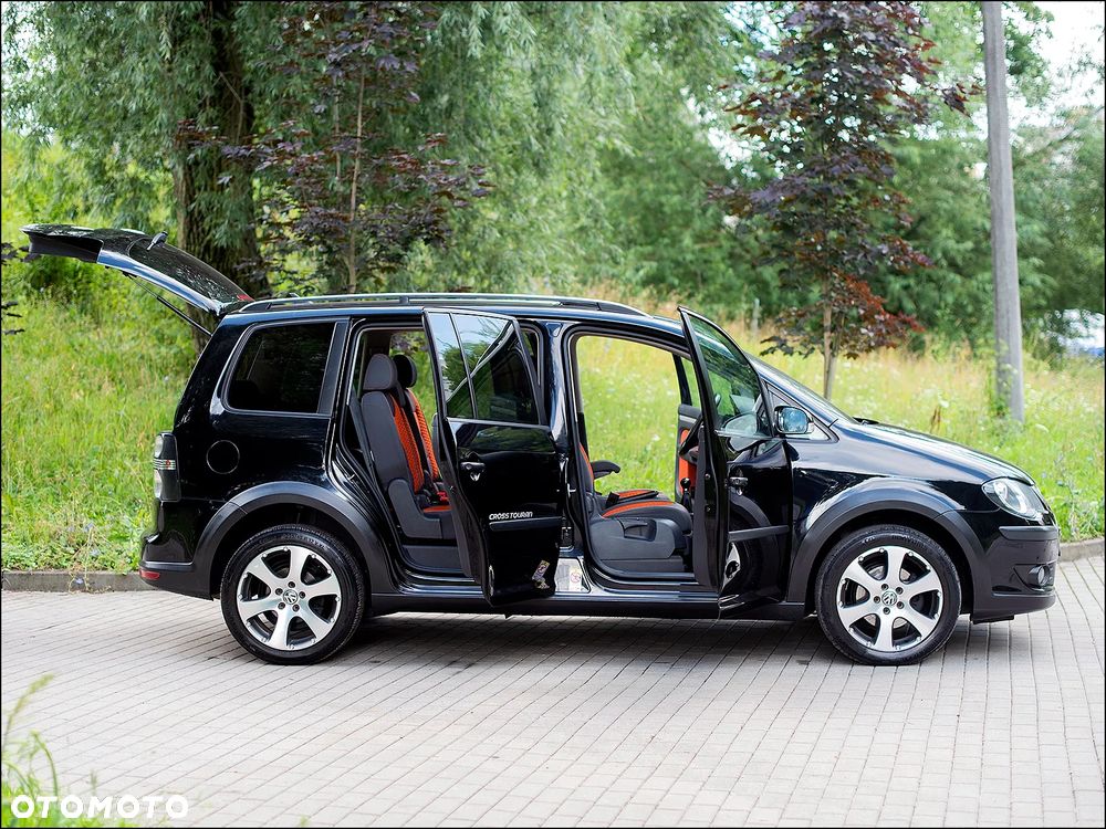 Volkswagen Touran - 16