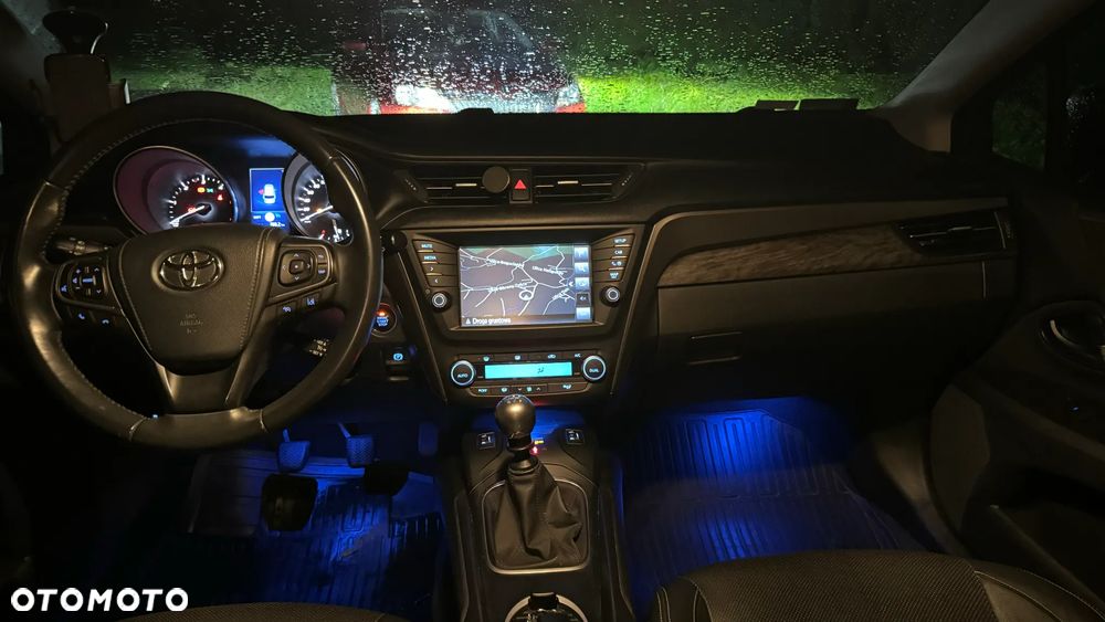 Toyota Avensis 2.0 D-4D Premium - 32