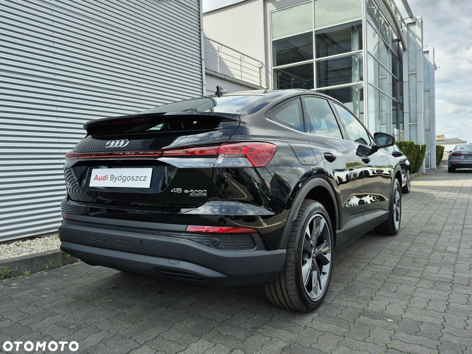 Audi Q4 e-tron - 4