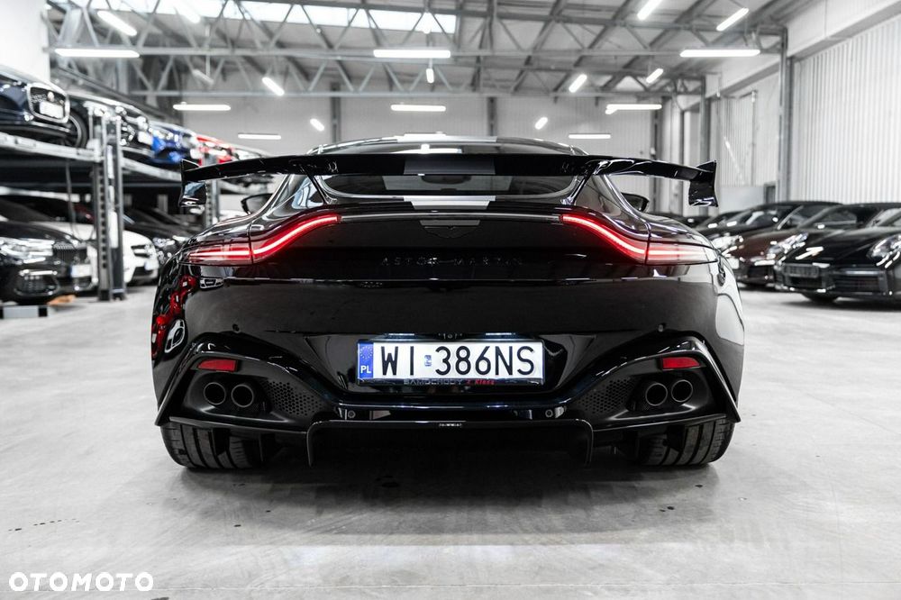 Aston Martin Vantage - 12