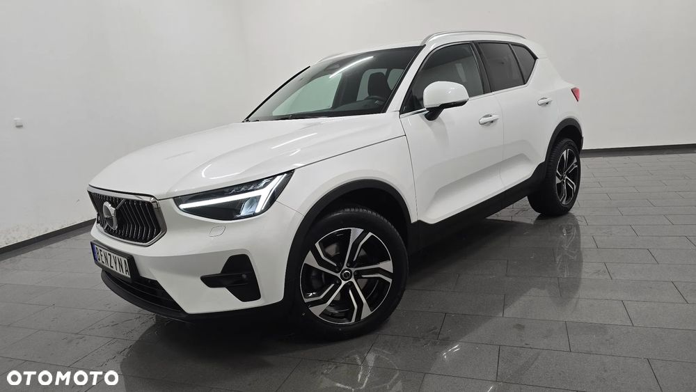 Volvo XC 40 B3 B DKG Ultra Black Edition - 1
