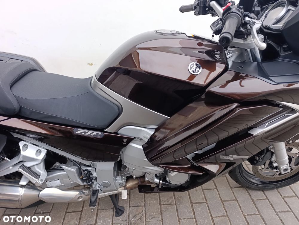 Yamaha FJR - 27