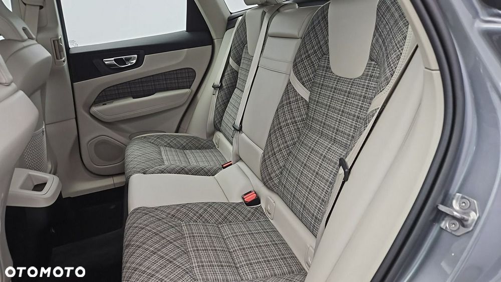 Volvo XC 60 D3 Momentum Pro - 22