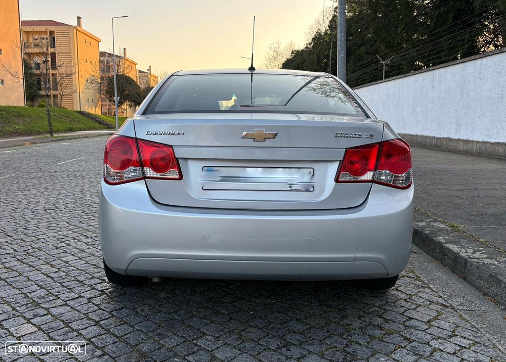 Chevrolet Cruze 1.6 LS - 15